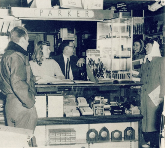 DuBois Book Store, Recensio